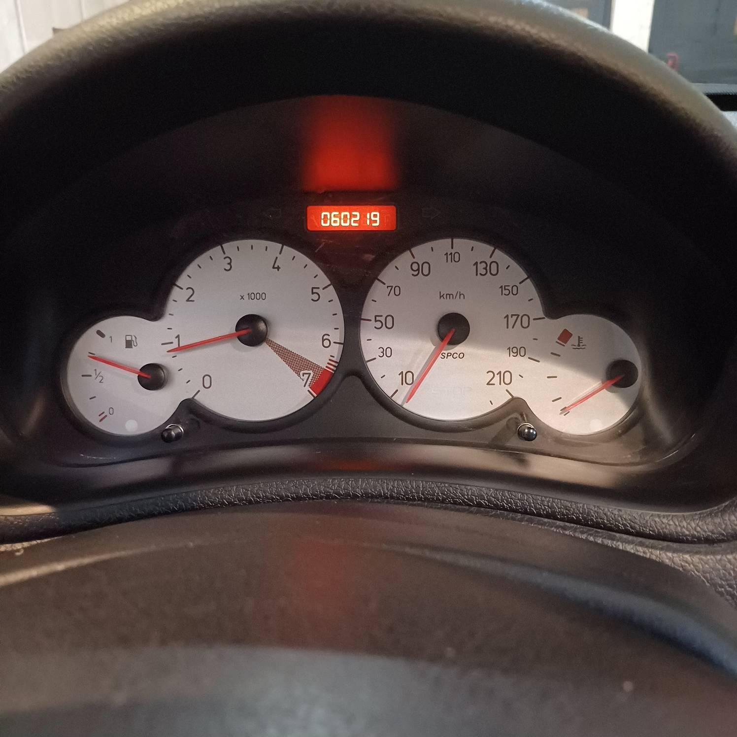 پژو ۲۰۶ صندوق دار v8 - 1398