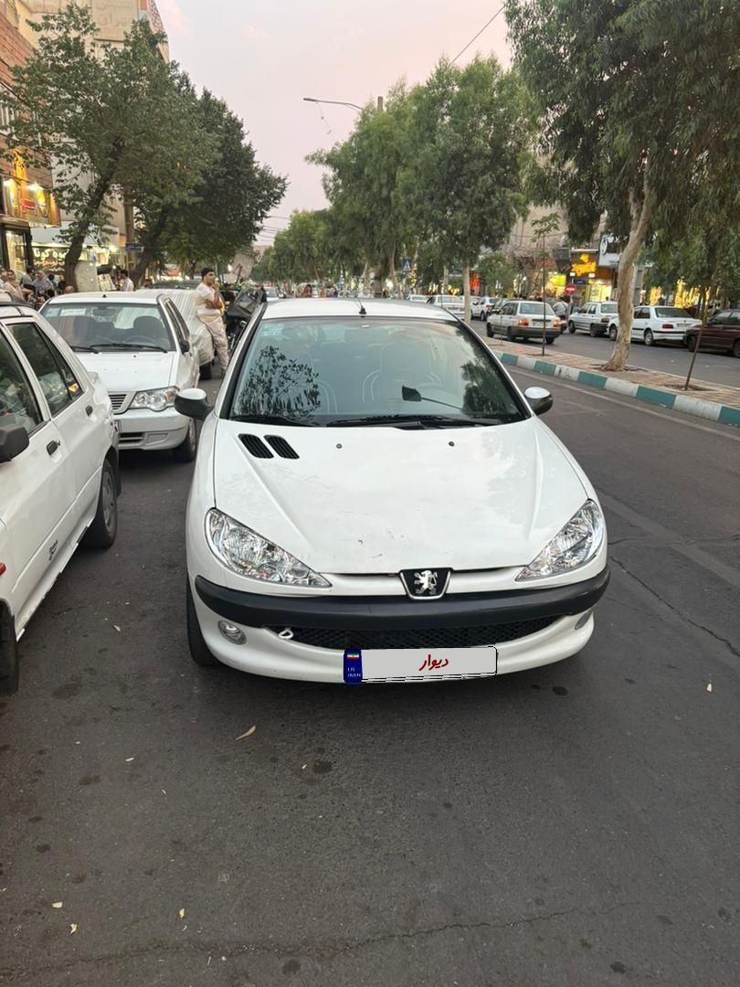 پژو ۲۰۶ صندوق دار v8 - 1394
