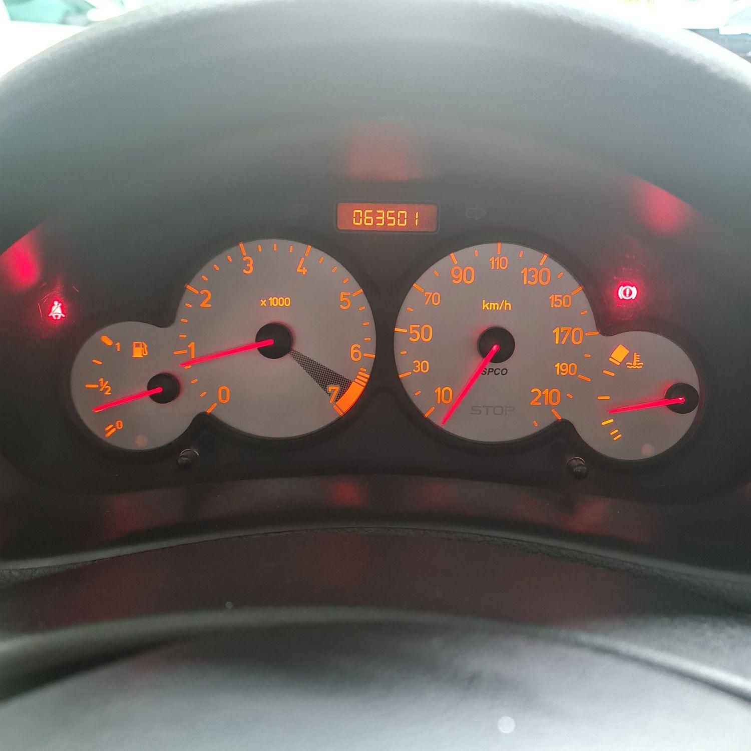 پژو ۲۰۶ صندوق دار v8 - 1399