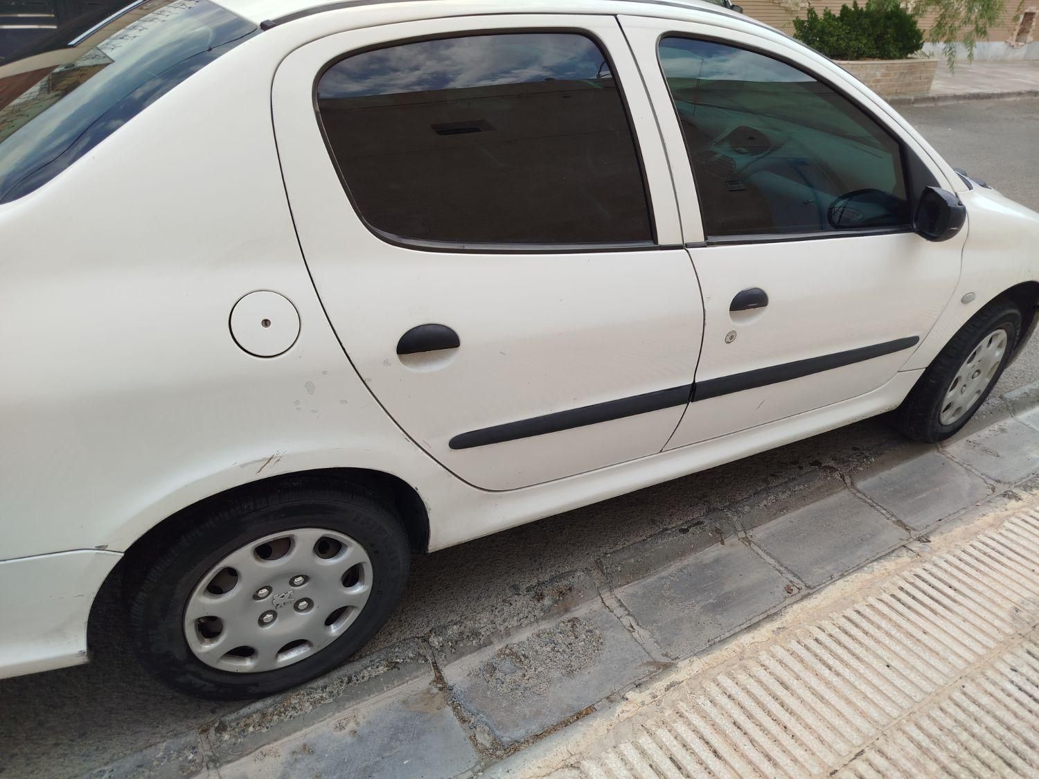 خودرو پژو، ۲۰۶ صندوق دار آگهی ann_18671971