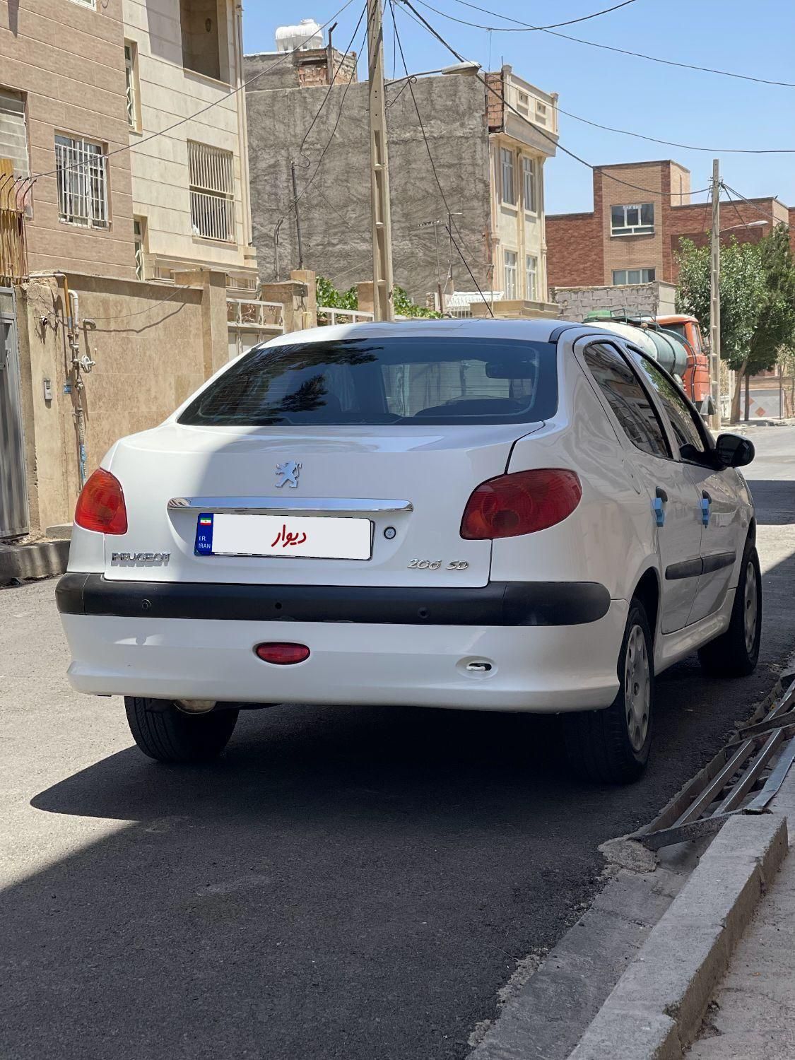 پژو ۲۰۶ صندوق دار v8 - 1393