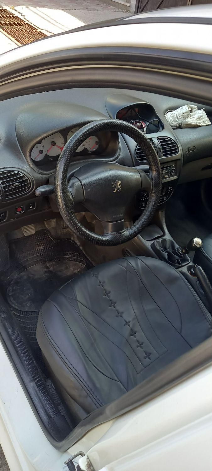 پژو ۲۰۶ صندوق دار v8 - 1394