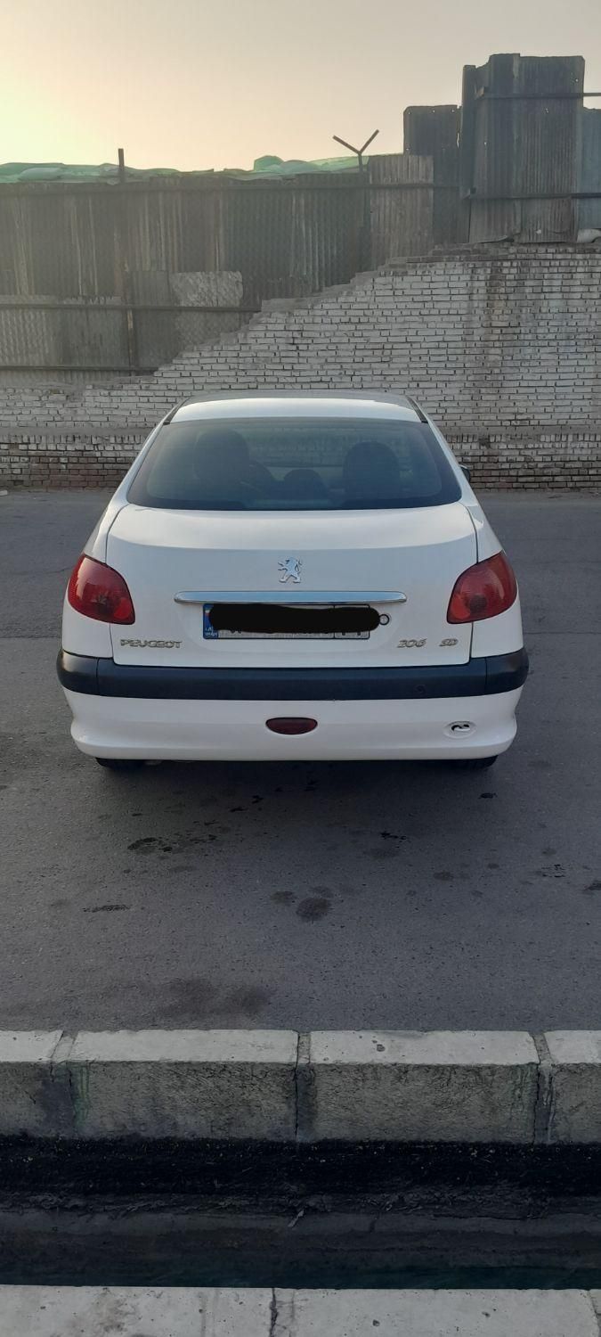پژو ۲۰۶ صندوق دار v8 - 1393