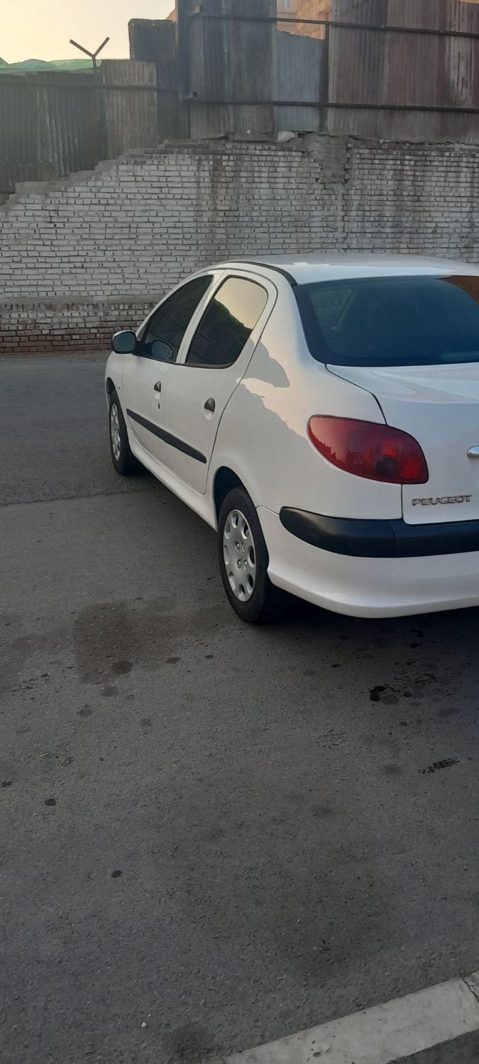 پژو ۲۰۶ صندوق دار v8 - 1393