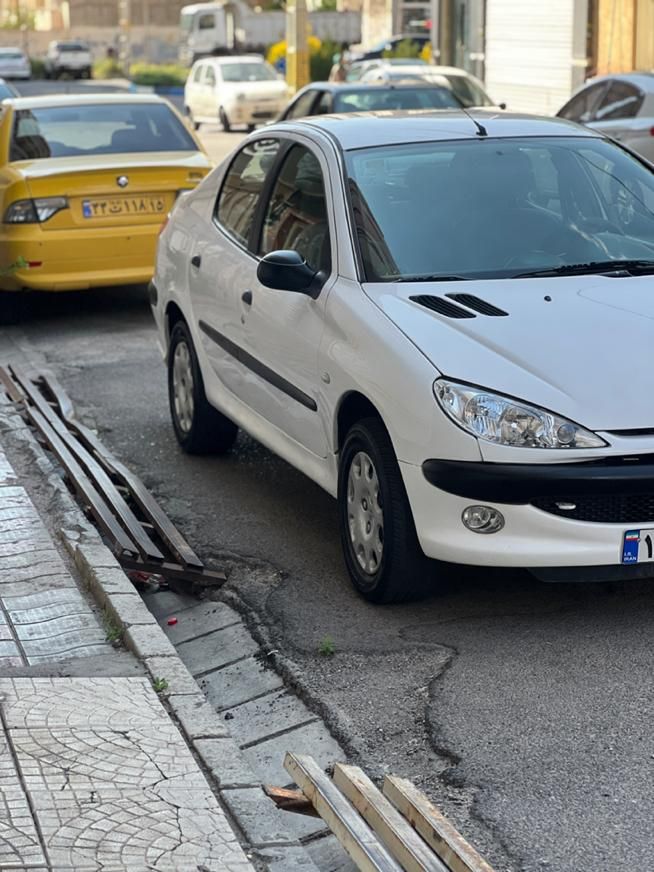 پژو ۲۰۶ صندوق دار v8 - 1390