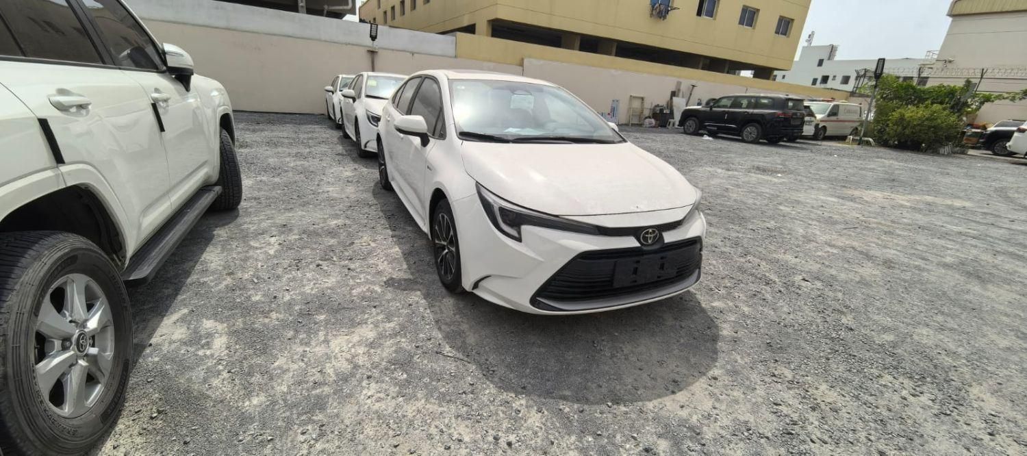تویوتا کمری XLE - 2025