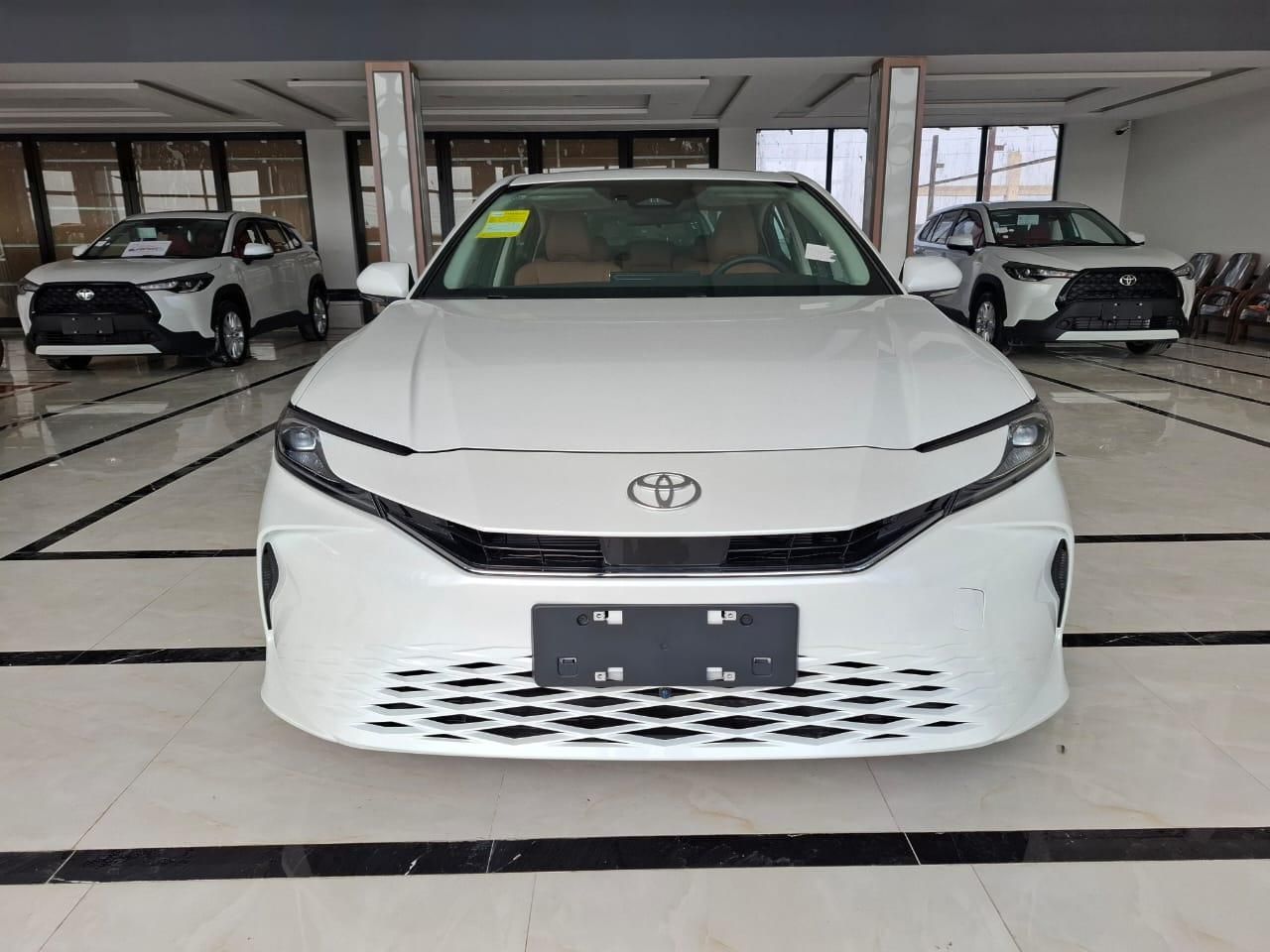 تویوتا کمری XLE - 2025