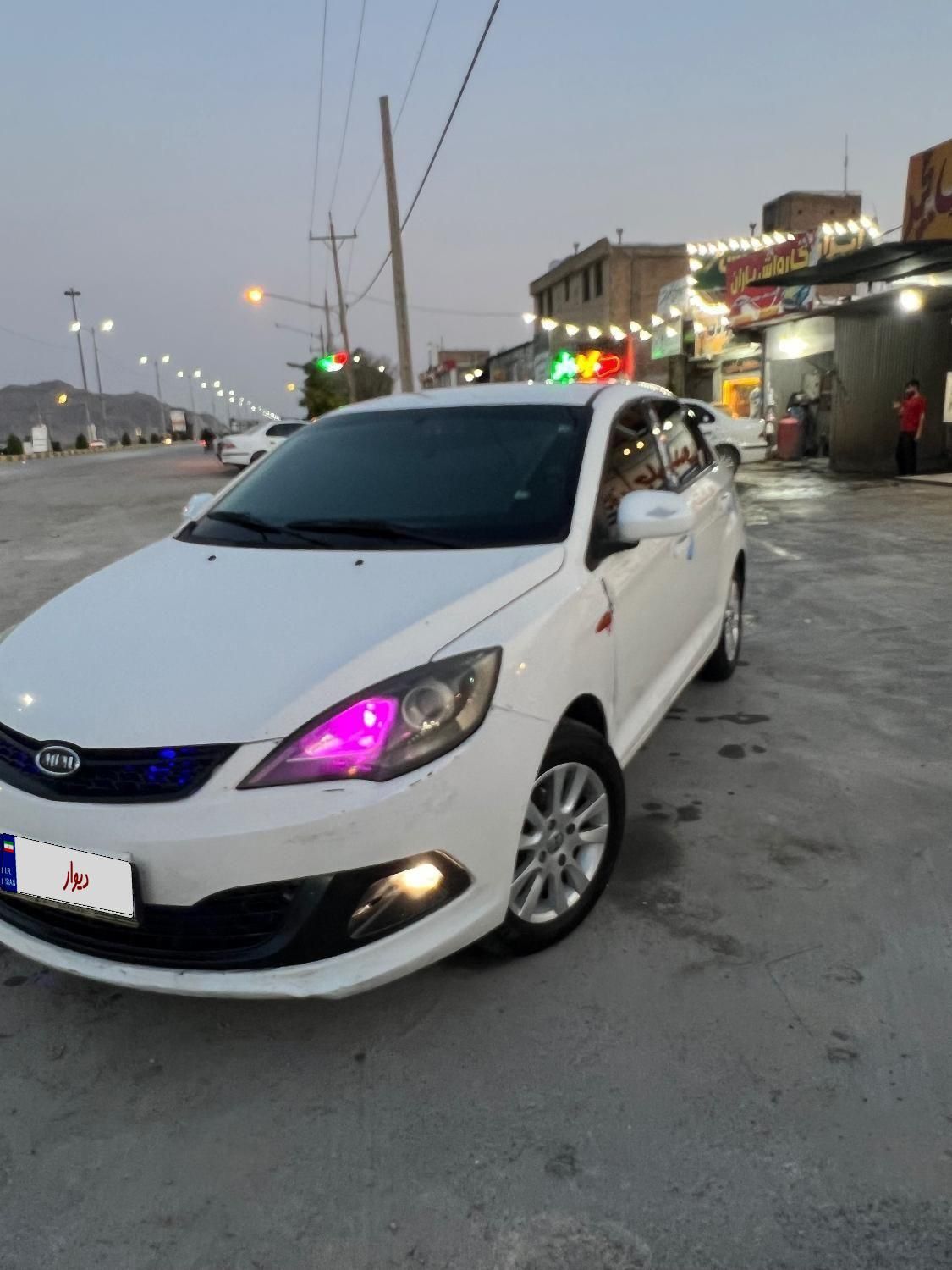 خودرو ام وی ام، 315 صندوقدار آگهی ann_18687711