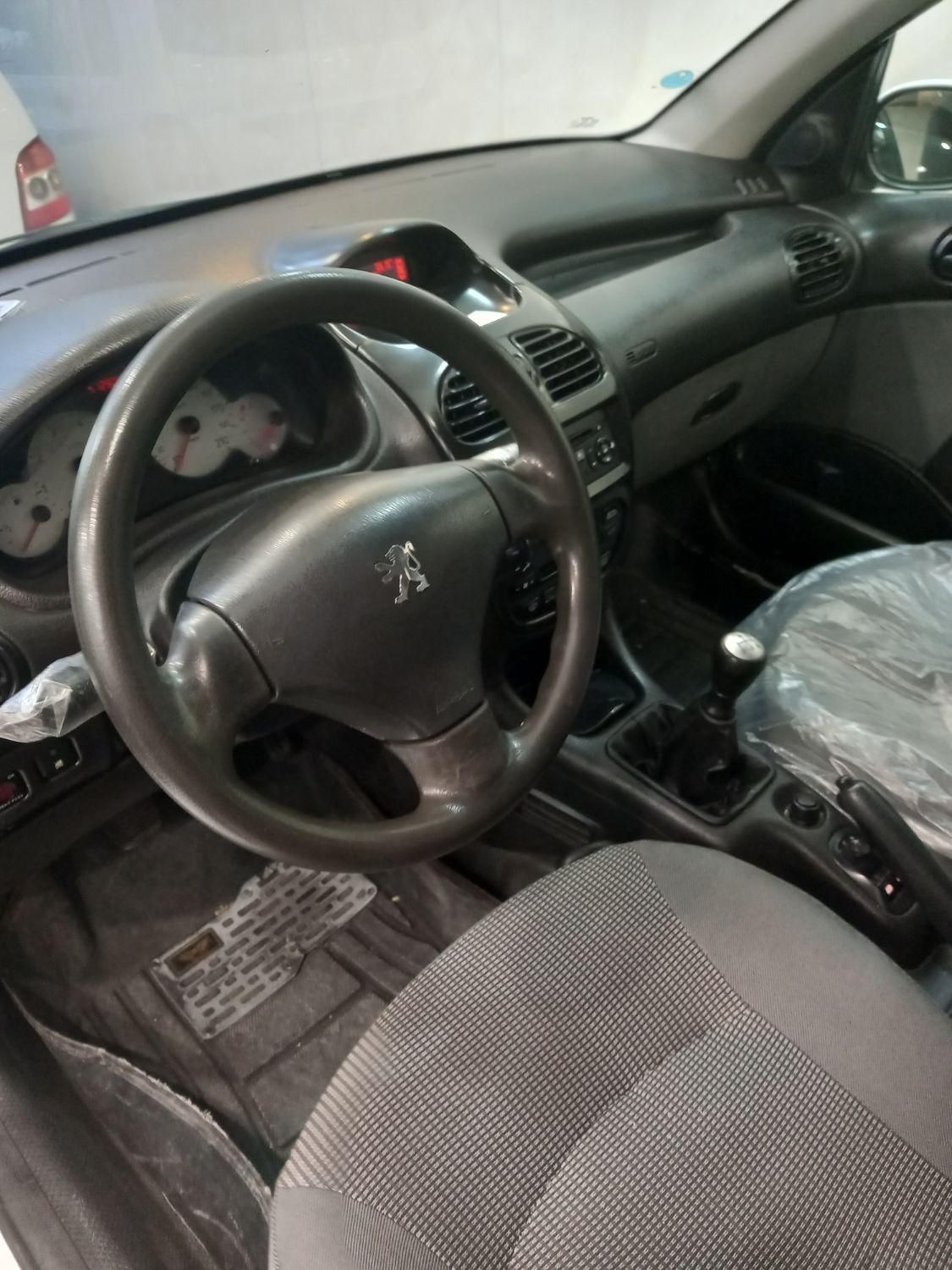 پژو ۲۰۶ صندوق دار v8 - 1394