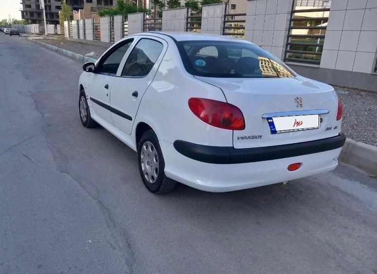 پژو ۲۰۶ صندوق دار v8 - 1395