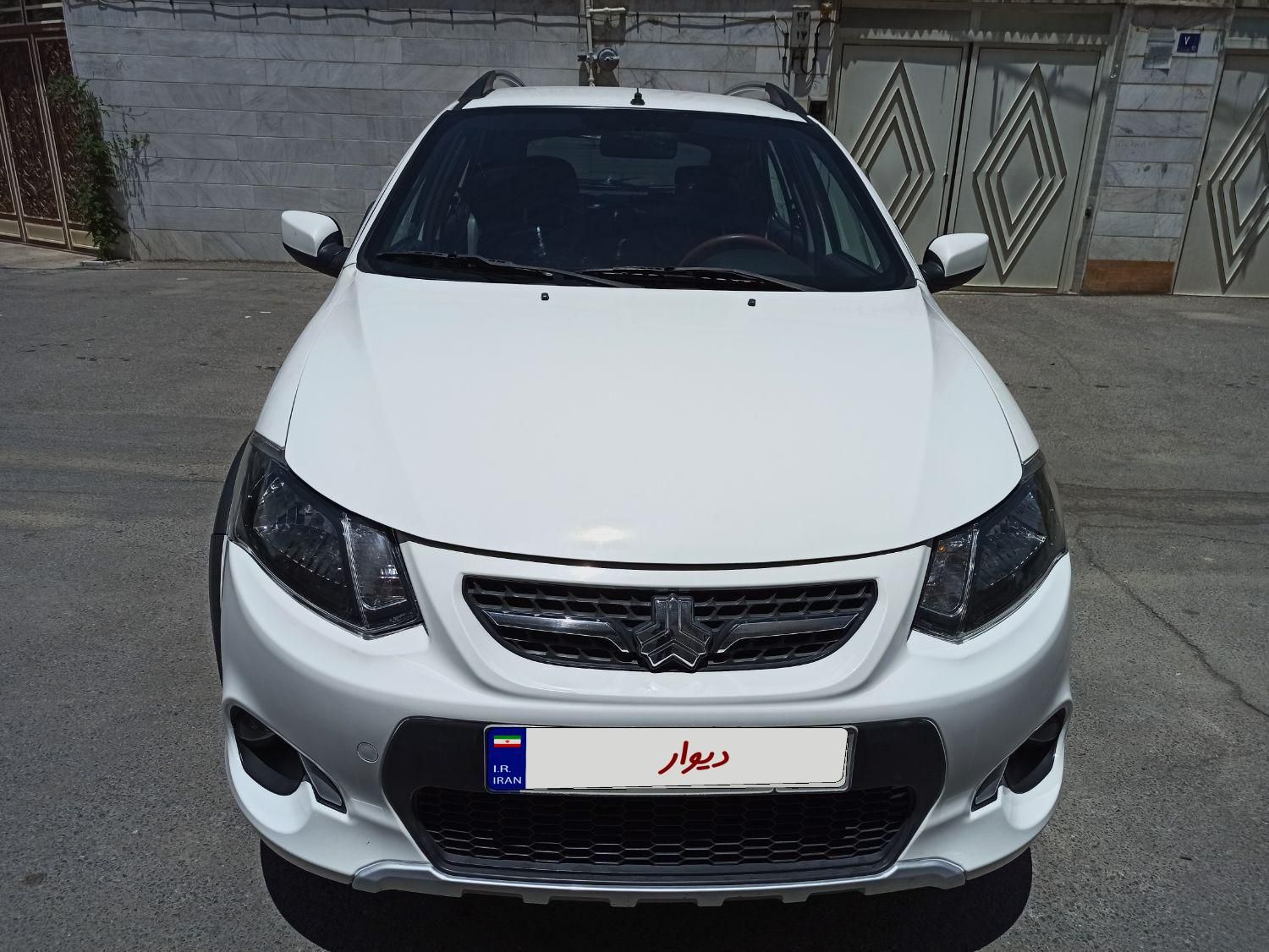 خودرو کوییک، معمولی آگهی ann_18696753