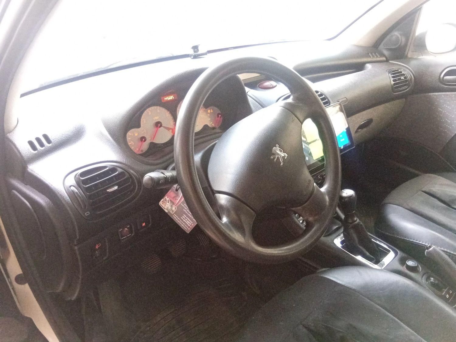 پژو ۲۰۶ صندوق دار v8 - 1390