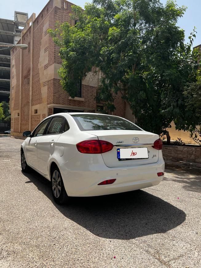 جک J4 اتوماتیک ساده - 1402