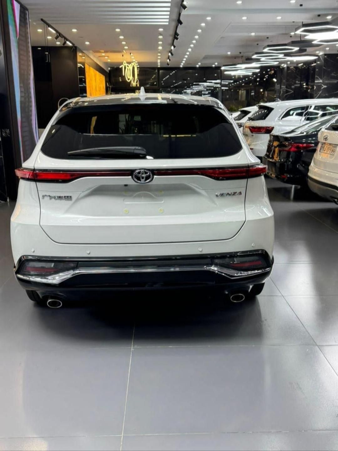 تویوتا کمری XLE - 2024