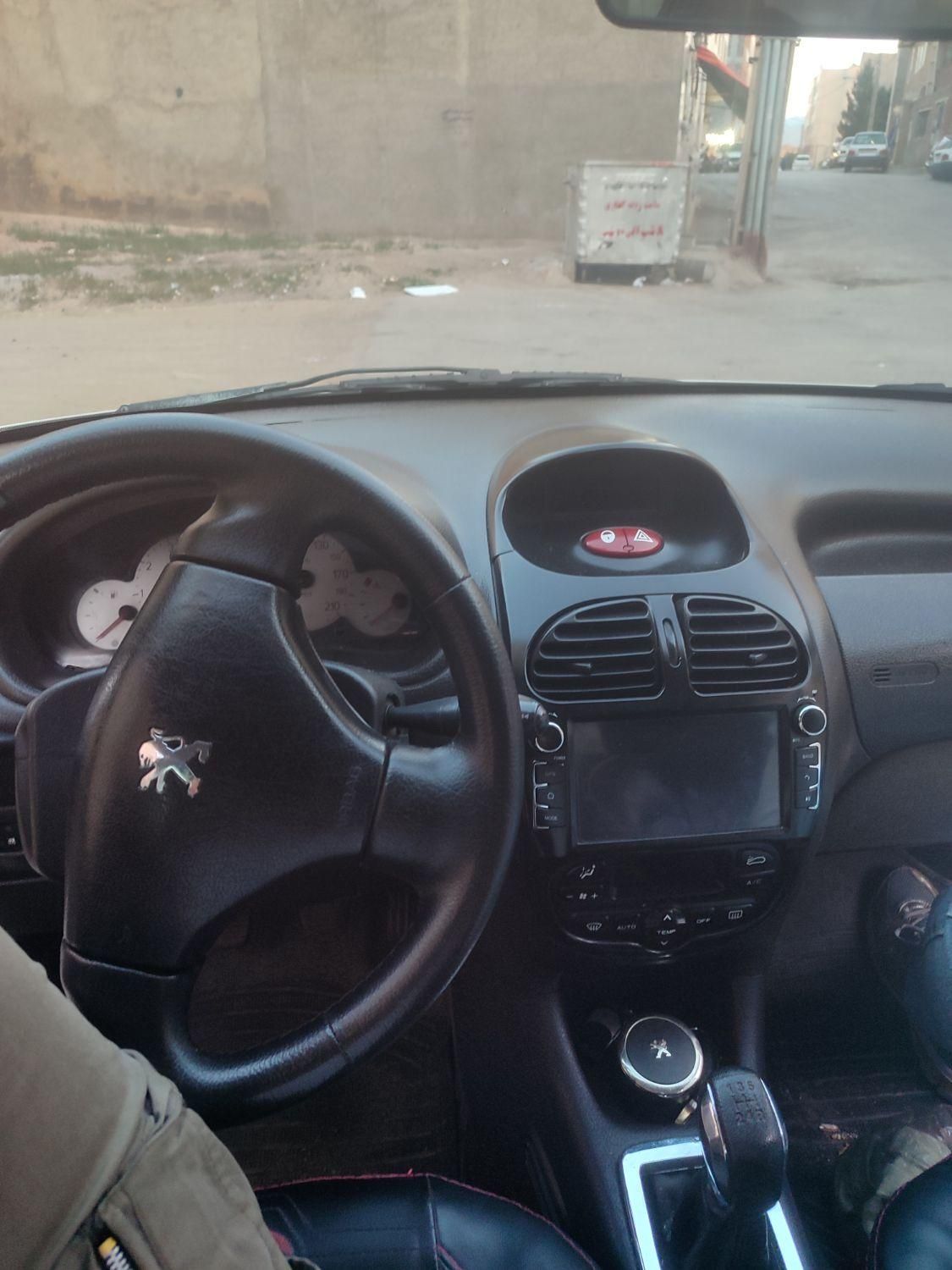 پژو ۲۰۶ صندوق دار v8 - 1396