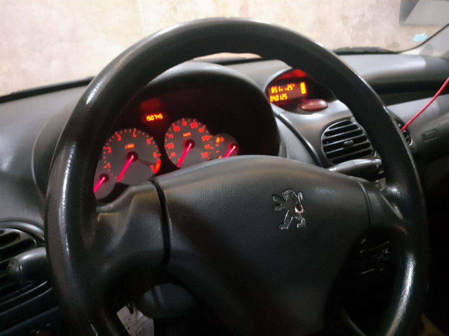 پژو ۲۰۶ صندوق دار v8 - 1393