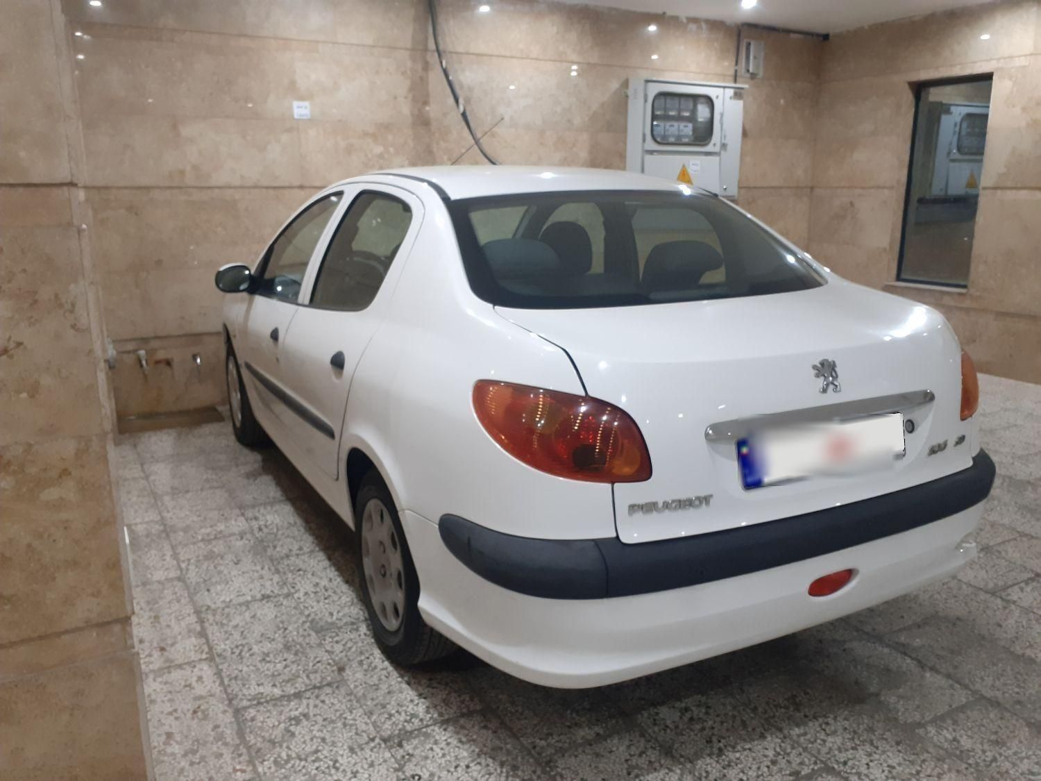 پژو ۲۰۶ صندوق دار v8 - 1393
