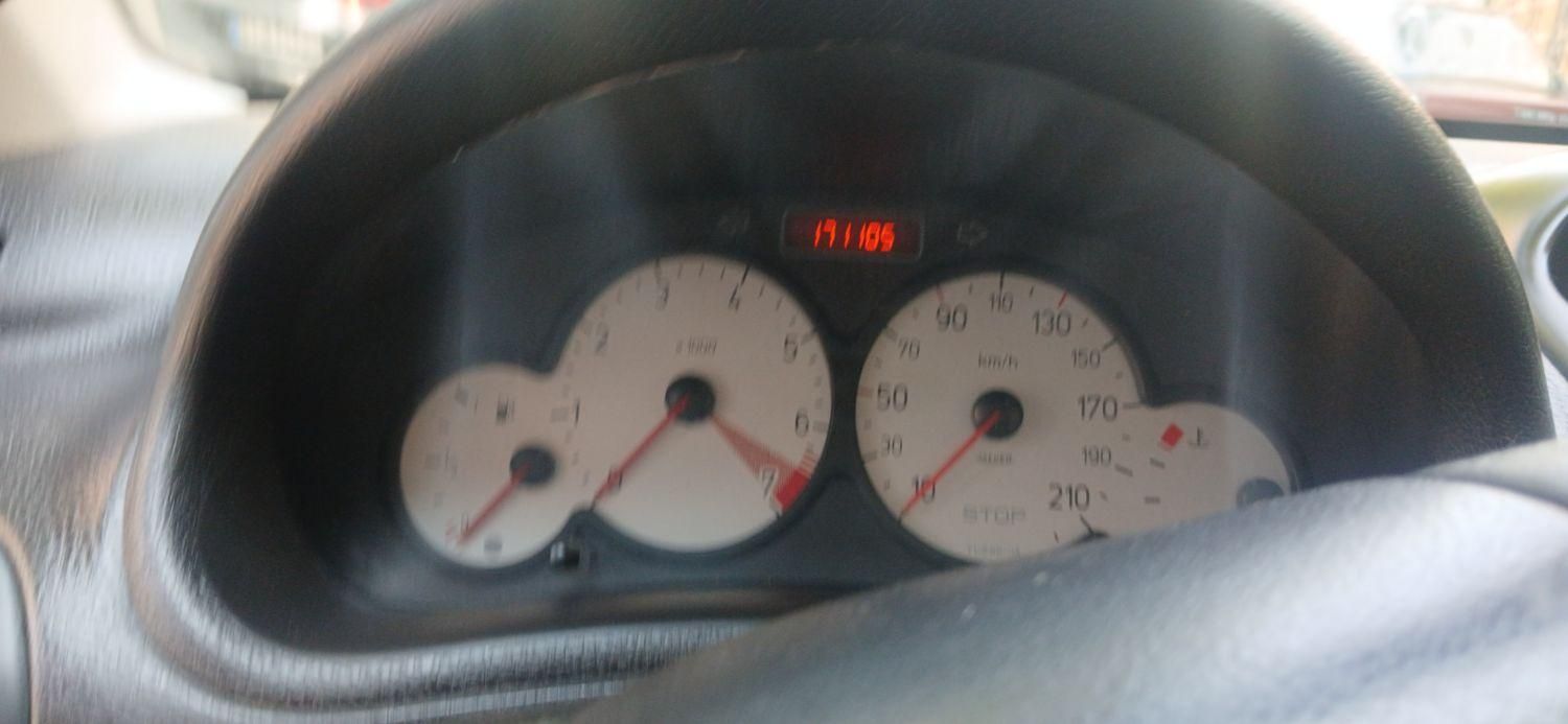 پژو ۲۰۶ صندوق دار v8 - 1390