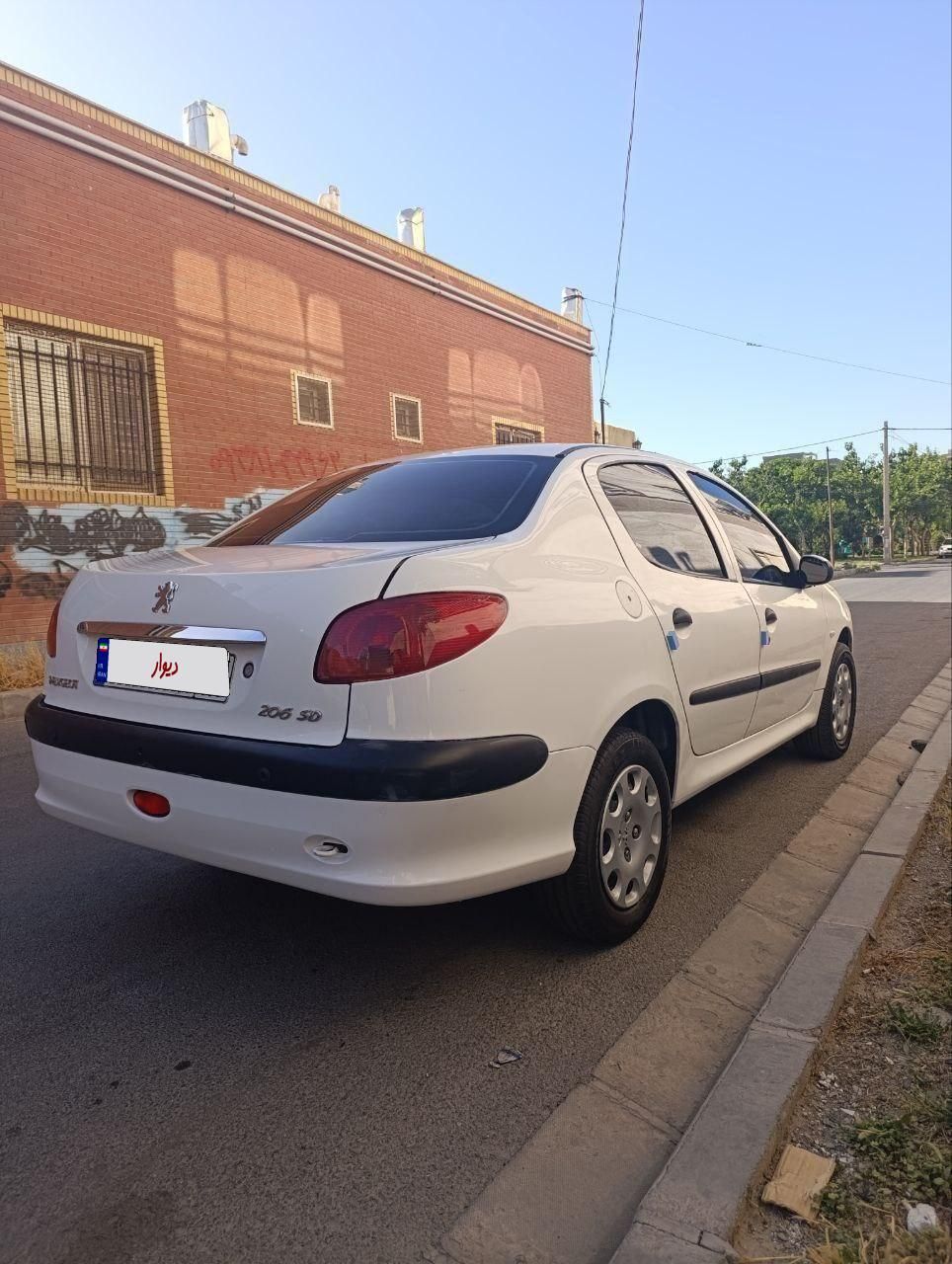 پژو ۲۰۶ صندوق دار v8 - 1393