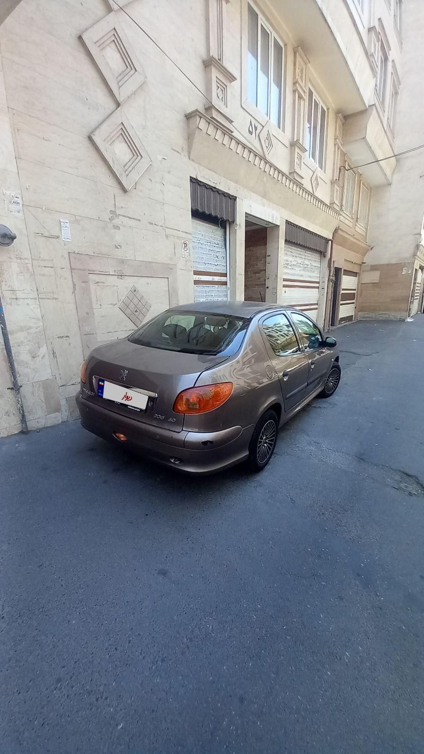 پژو ۲۰۶ صندوق دار v8 - 1393