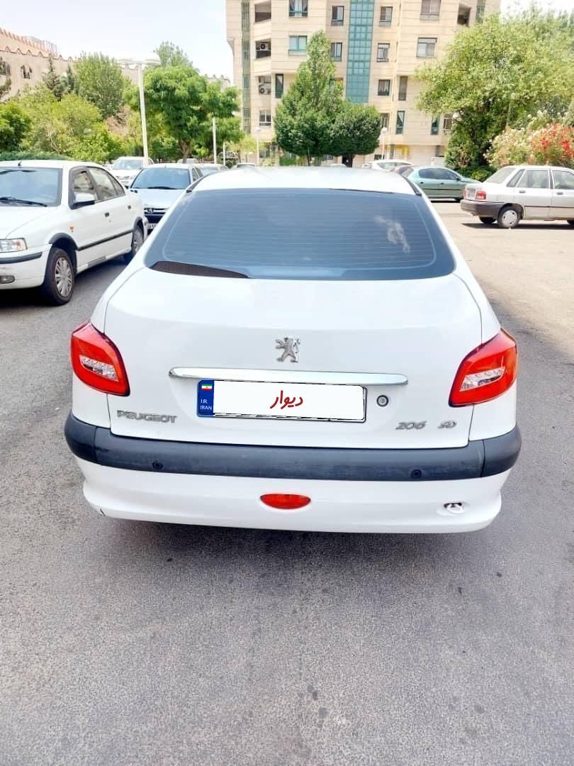 پژو ۲۰۶ صندوق دار v8 - 1392