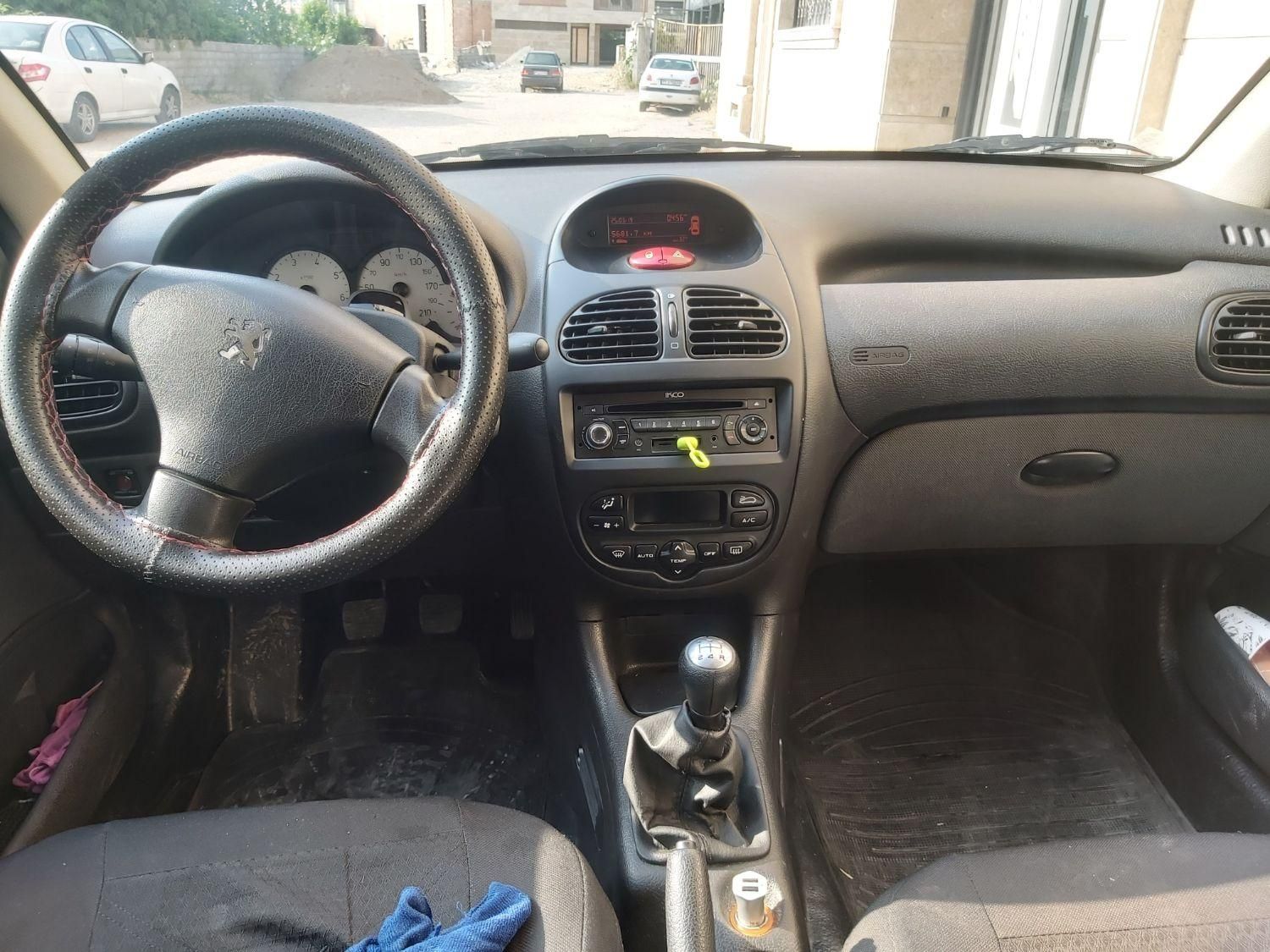 پژو ۲۰۶ صندوق دار v8 - 1398