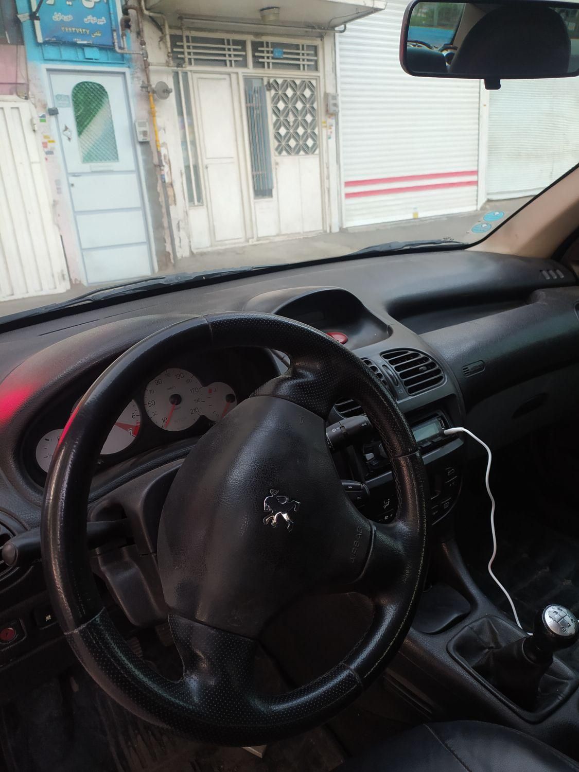 پژو ۲۰۶ صندوق دار v8 - 1390