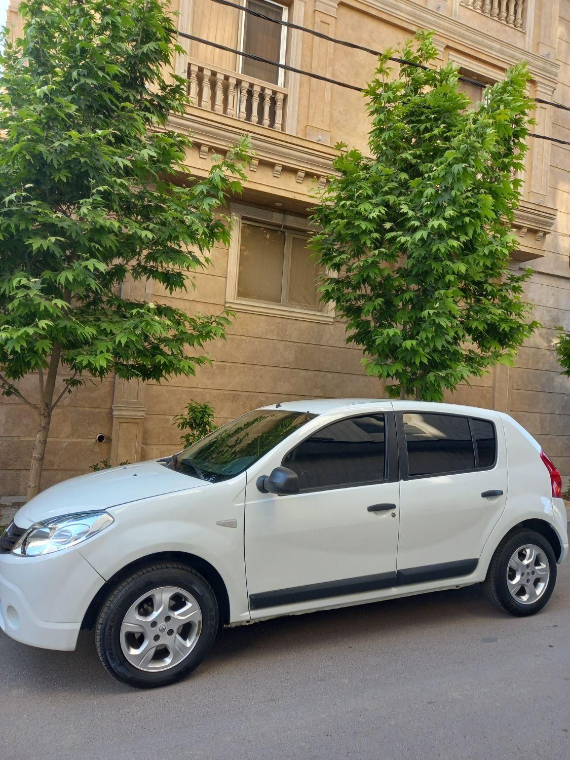 رنو ساندرو دنده ای - 1395