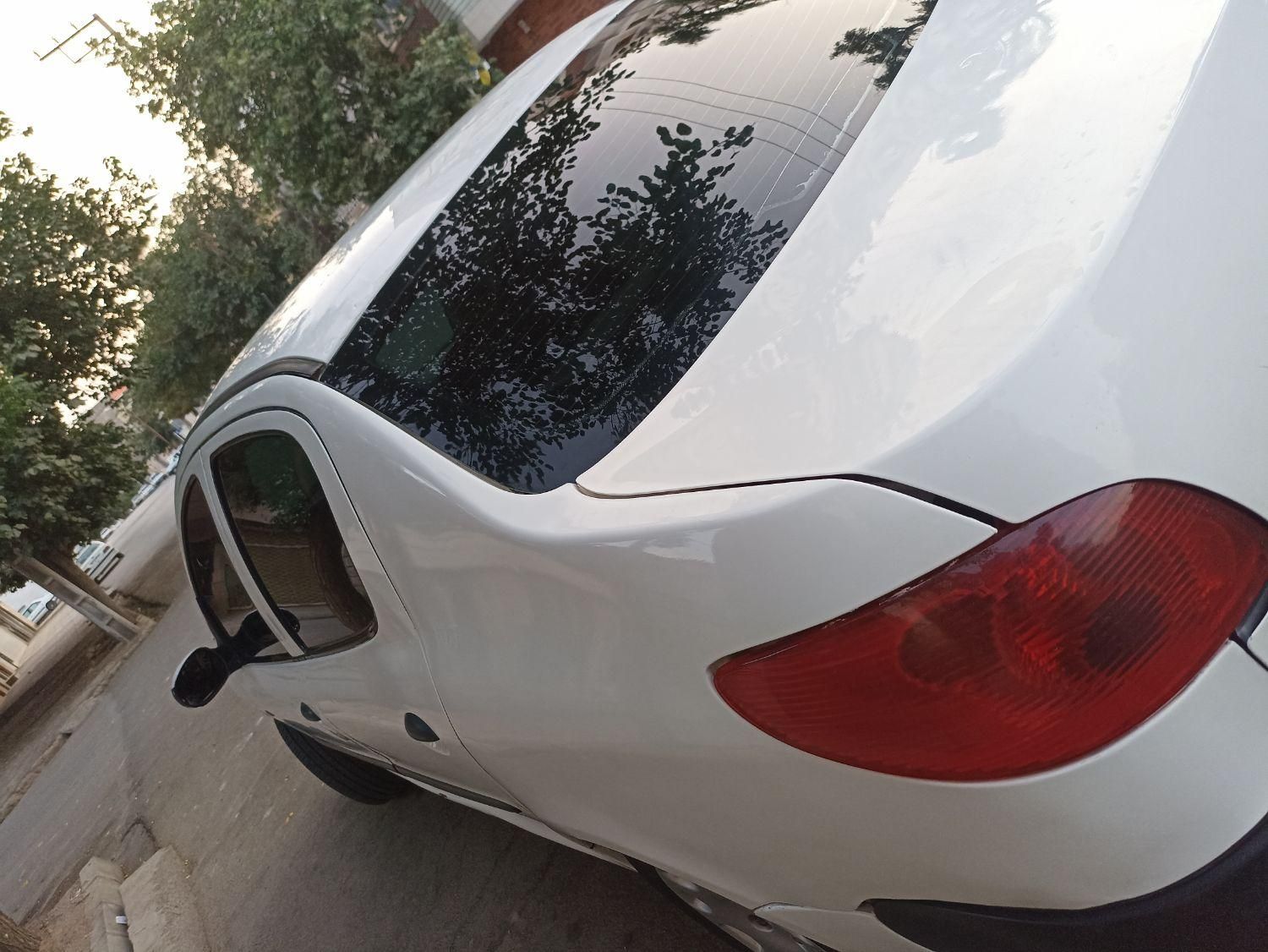 پژو ۲۰۶ صندوق دار v8 - 1391