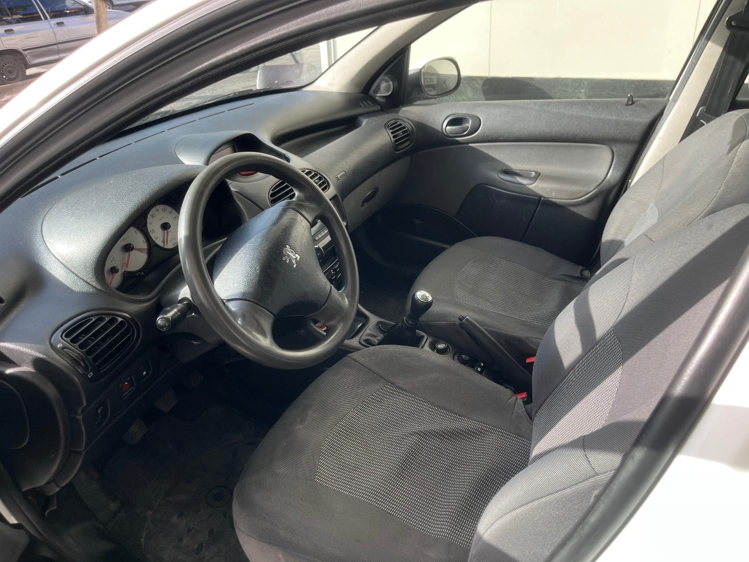 پژو ۲۰۶ صندوق دار v8 - 1397