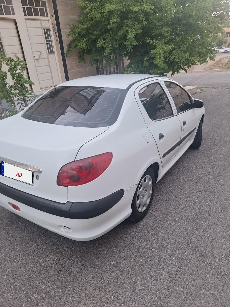 پژو ۲۰۶ صندوق دار v8 - 1396