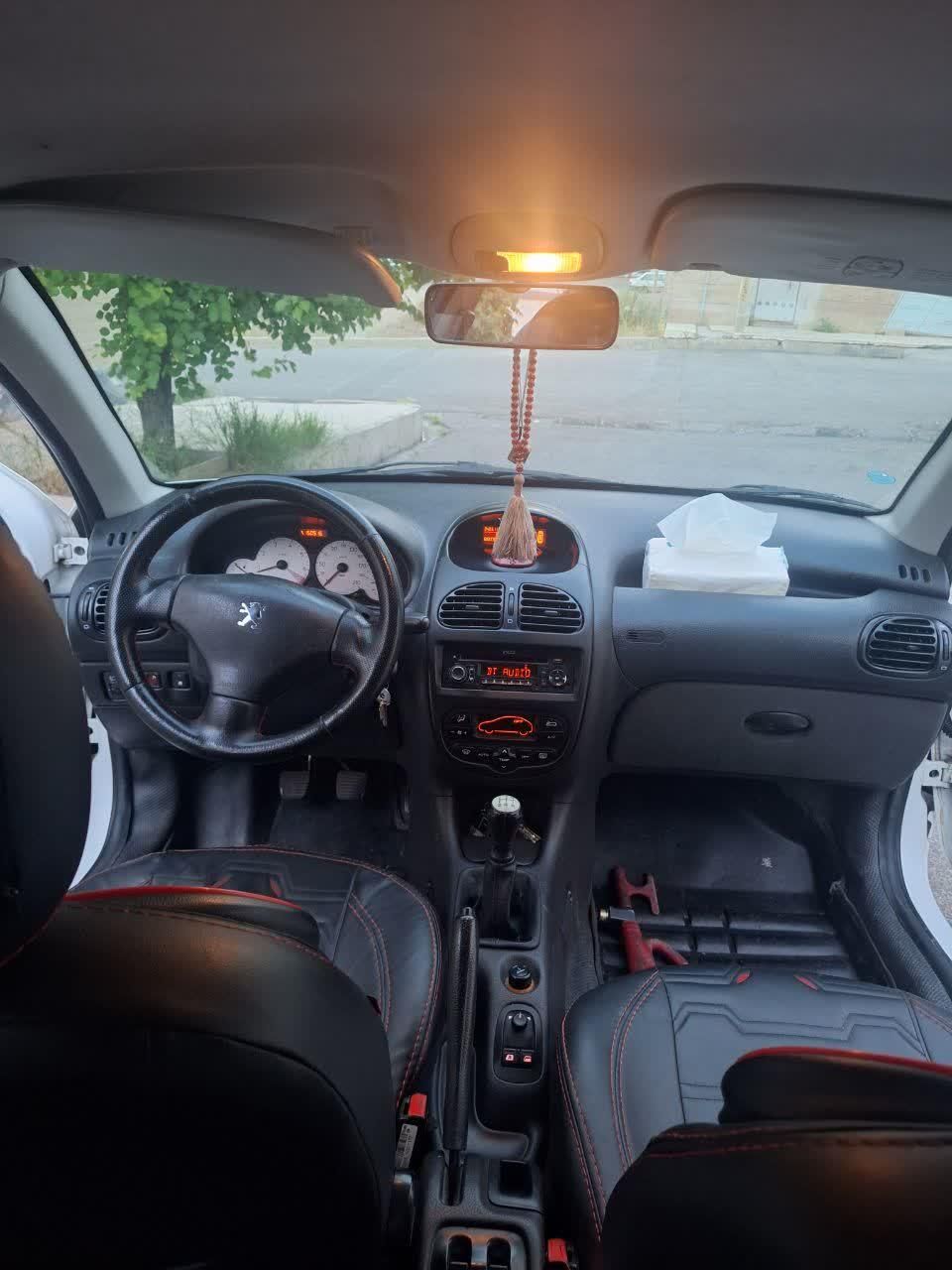 پژو ۲۰۶ صندوق دار v8 - 1396