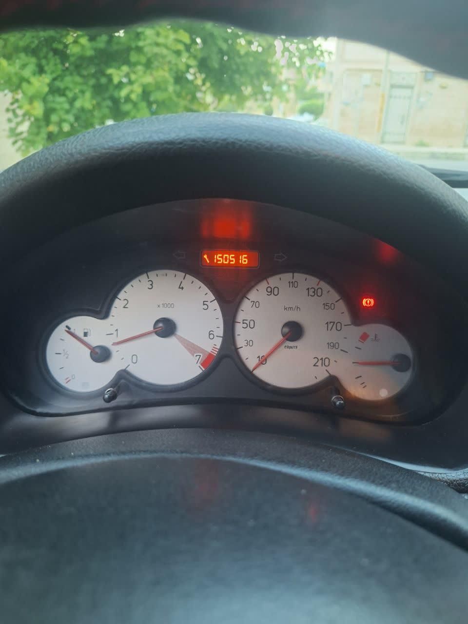 پژو ۲۰۶ صندوق دار v8 - 1396