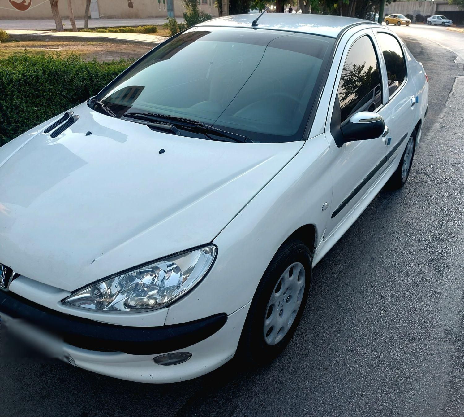 پژو ۲۰۶ صندوق دار v8 - 1390