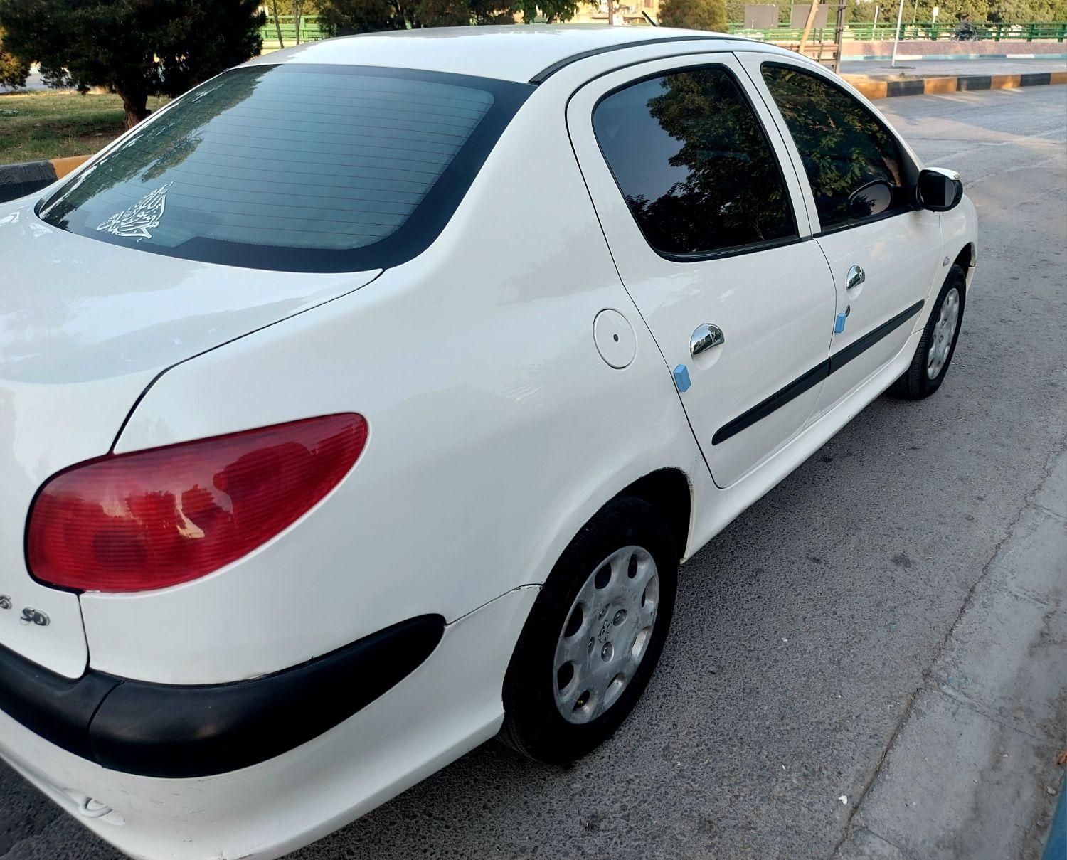 پژو ۲۰۶ صندوق دار v8 - 1390