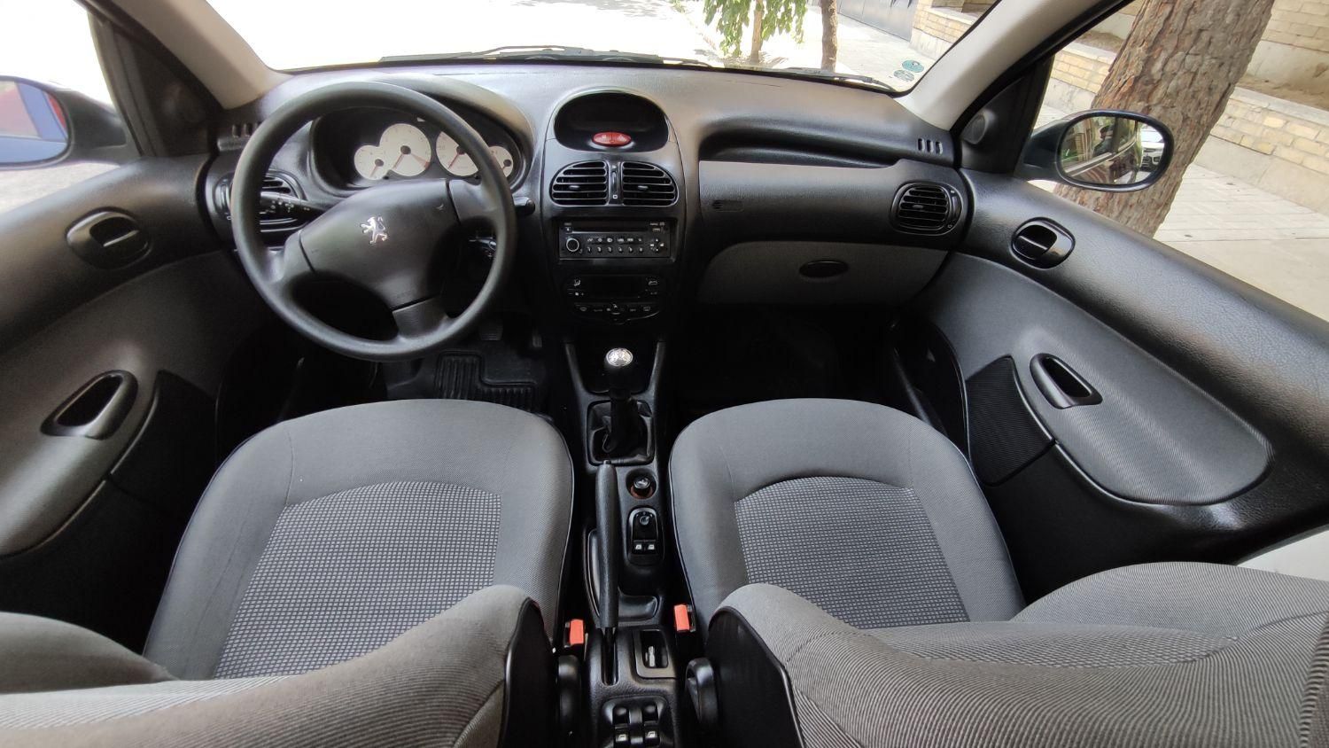 پژو ۲۰۶ صندوق دار v8 - 1391