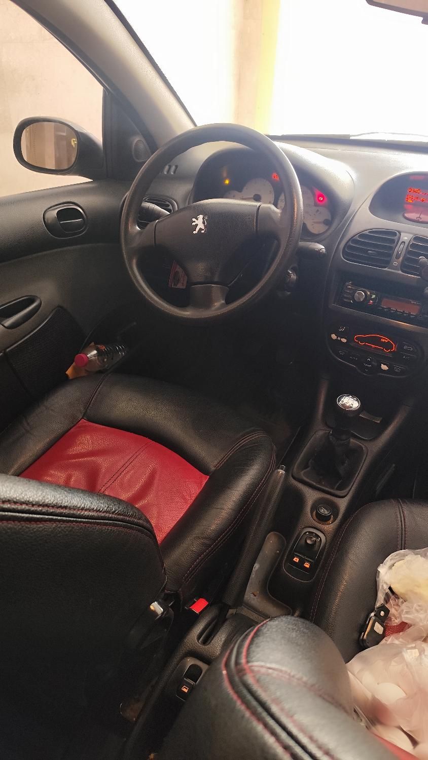 پژو ۲۰۶ صندوق دار v8 - 1395