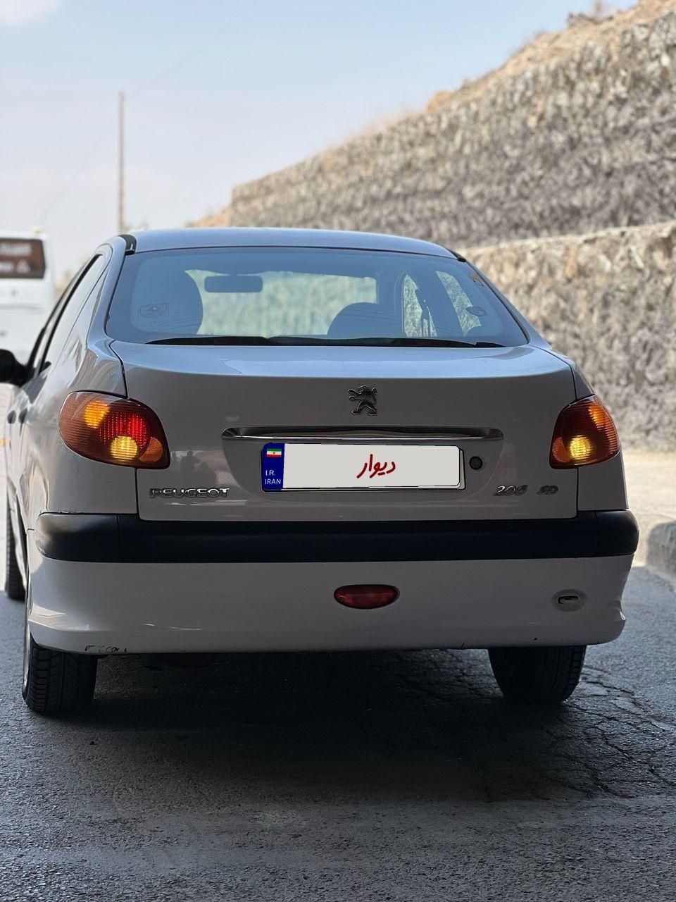 پژو ۲۰۶ صندوق دار v8 - 1393