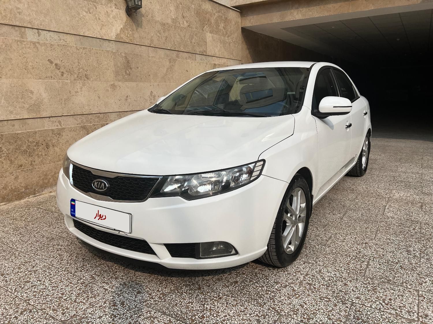 کیا سراتو 2.0 لیتر اتوماتیک GT لاین - 2015