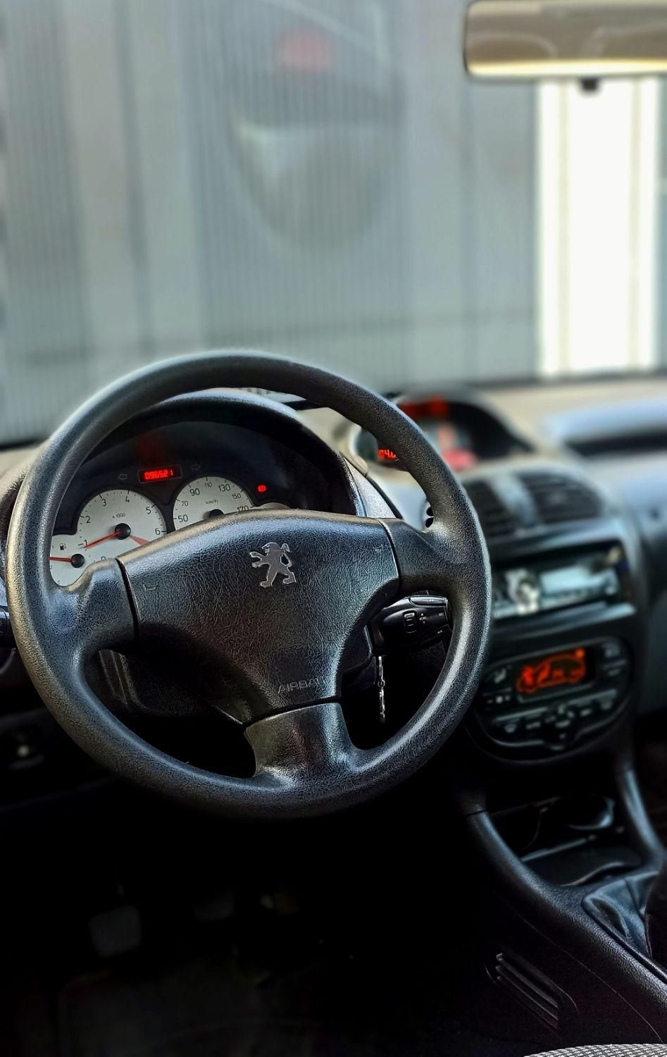 پژو ۲۰۶ صندوق دار v8 - 1393