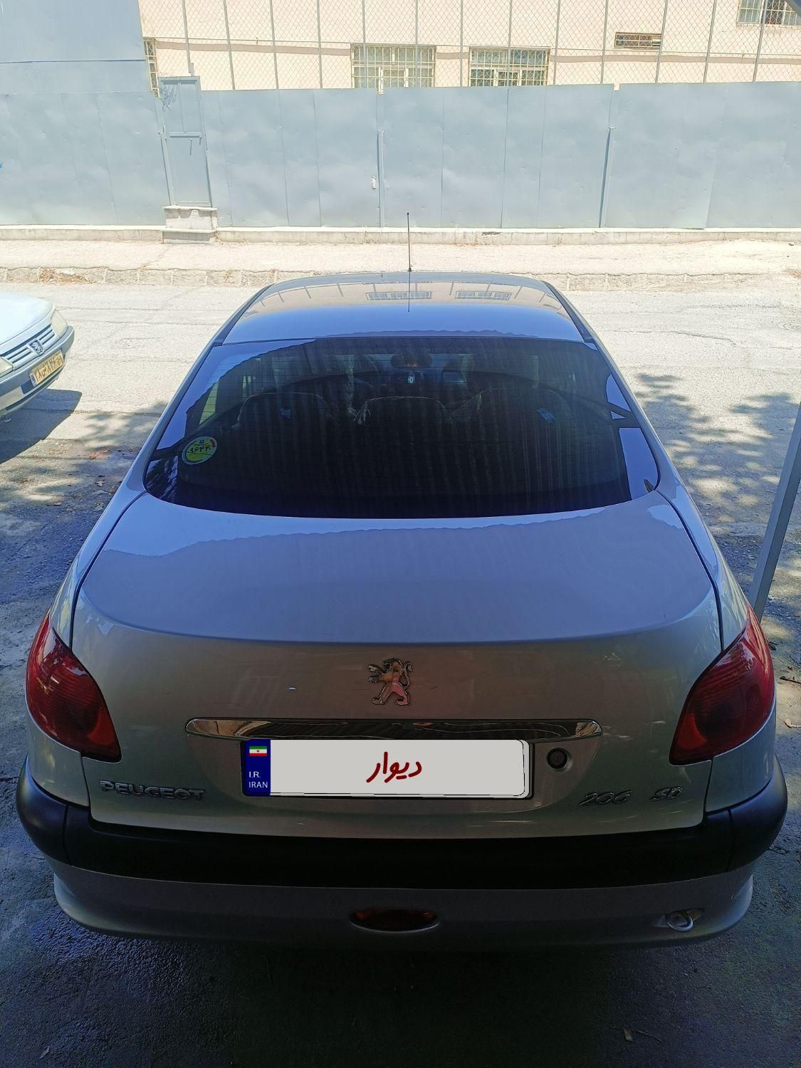 پژو ۲۰۶ صندوق دار v8 - 1394