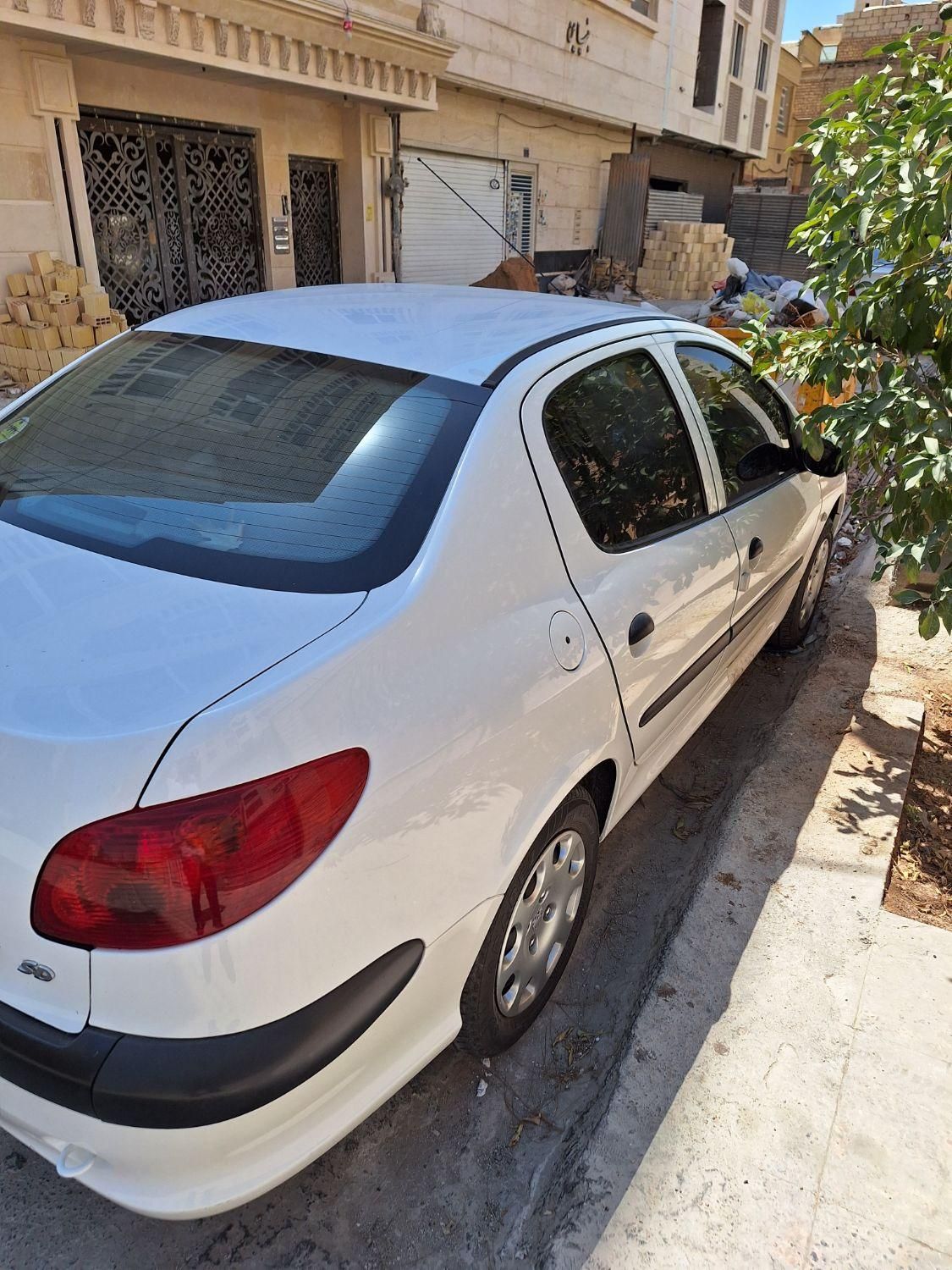 خودرو پژو، ۲۰۶ صندوق دار آگهی ann_18741960
