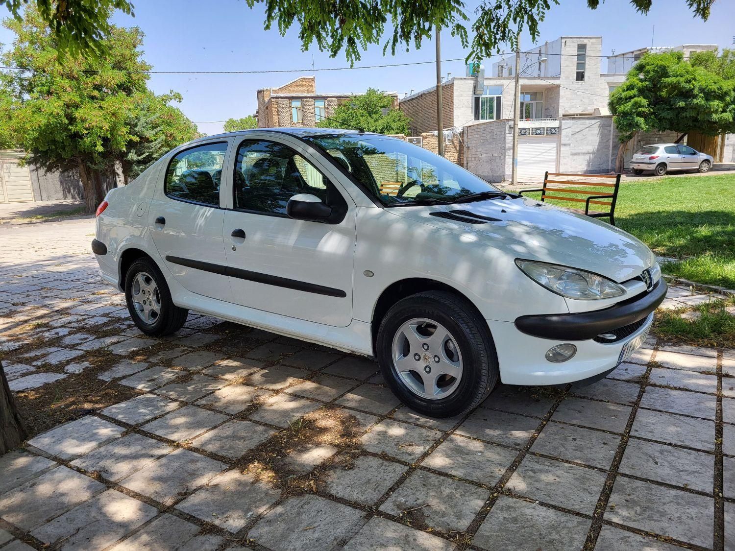 پژو ۲۰۶ صندوق دار v8 - 1396