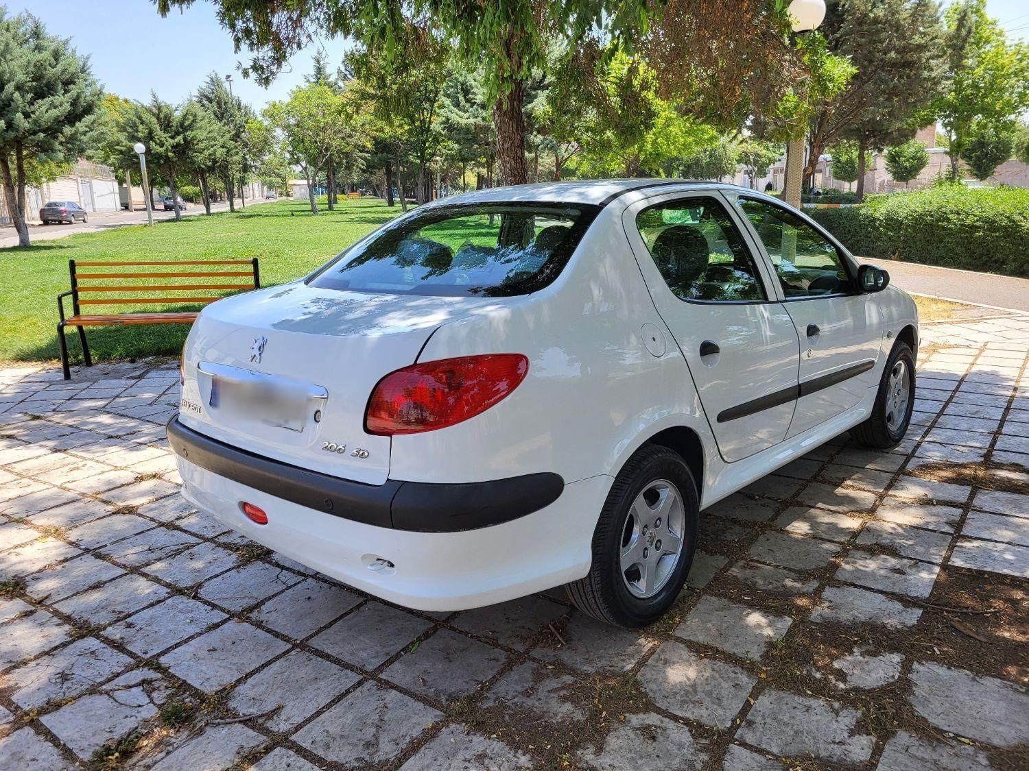 پژو ۲۰۶ صندوق دار v8 - 1396