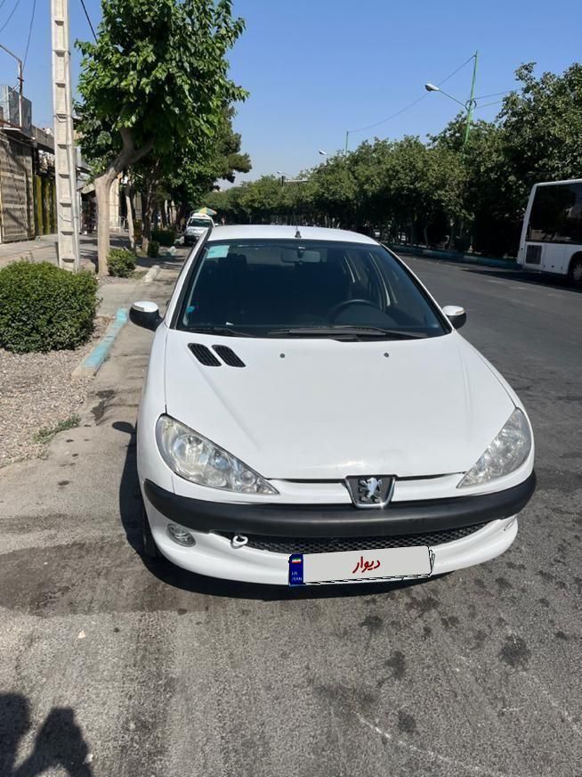 پژو ۲۰۶ صندوق دار v8 - 1395