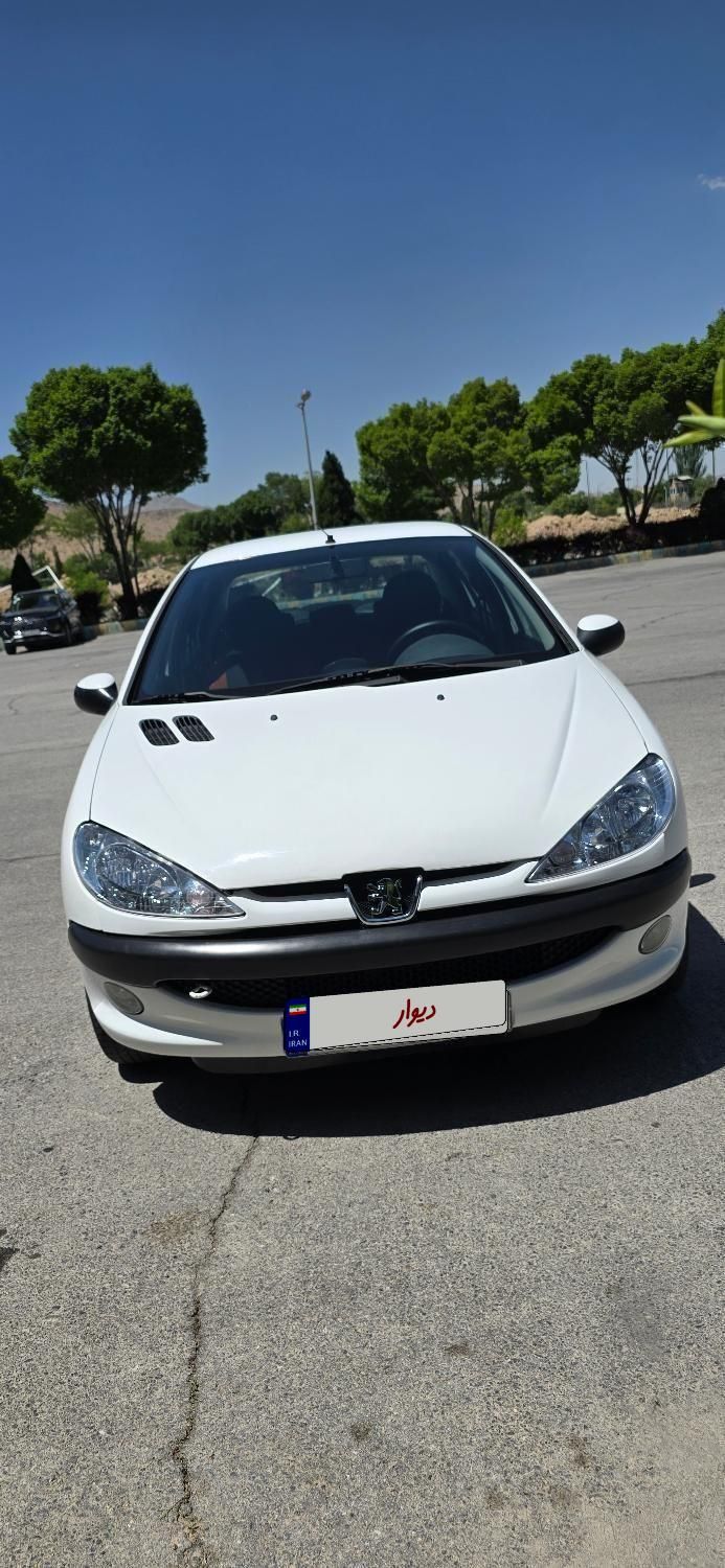 پژو ۲۰۶ صندوق دار v8 - 1394