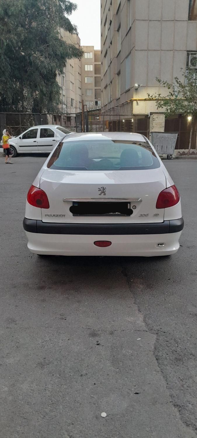 پژو ۲۰۶ صندوق دار v8 - 1394