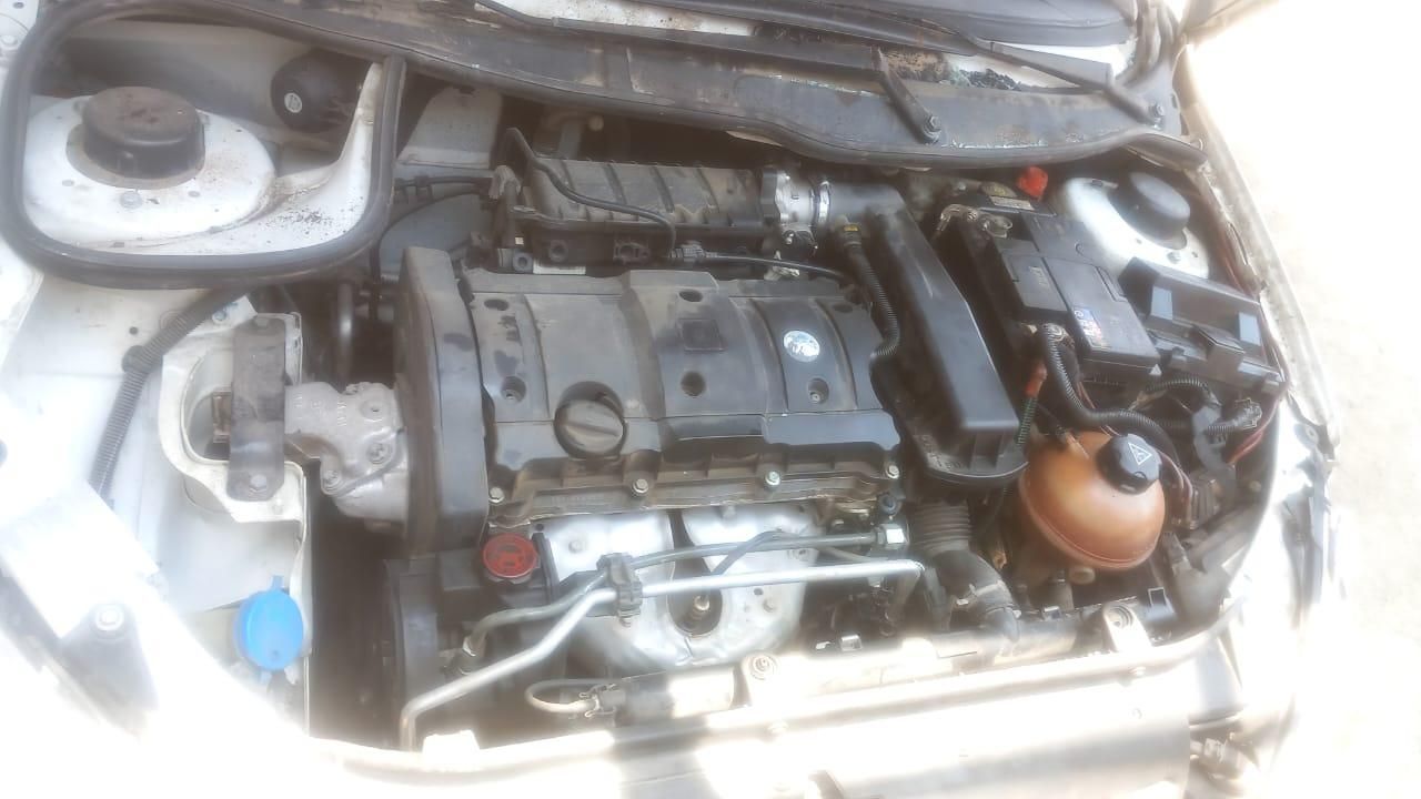 پژو ۲۰۶ صندوق دار v8 - 1394