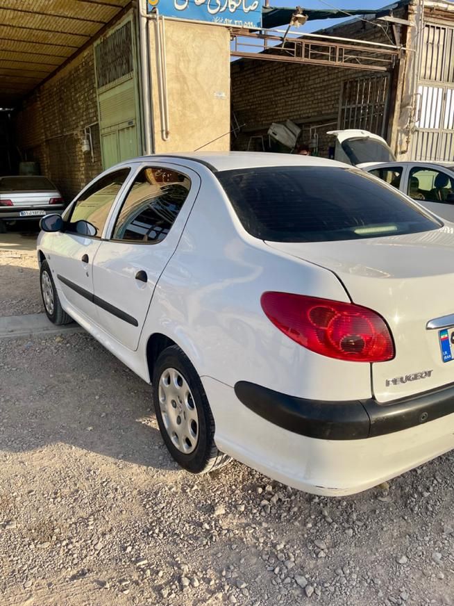 پژو ۲۰۶ صندوق دار v8 - 1395
