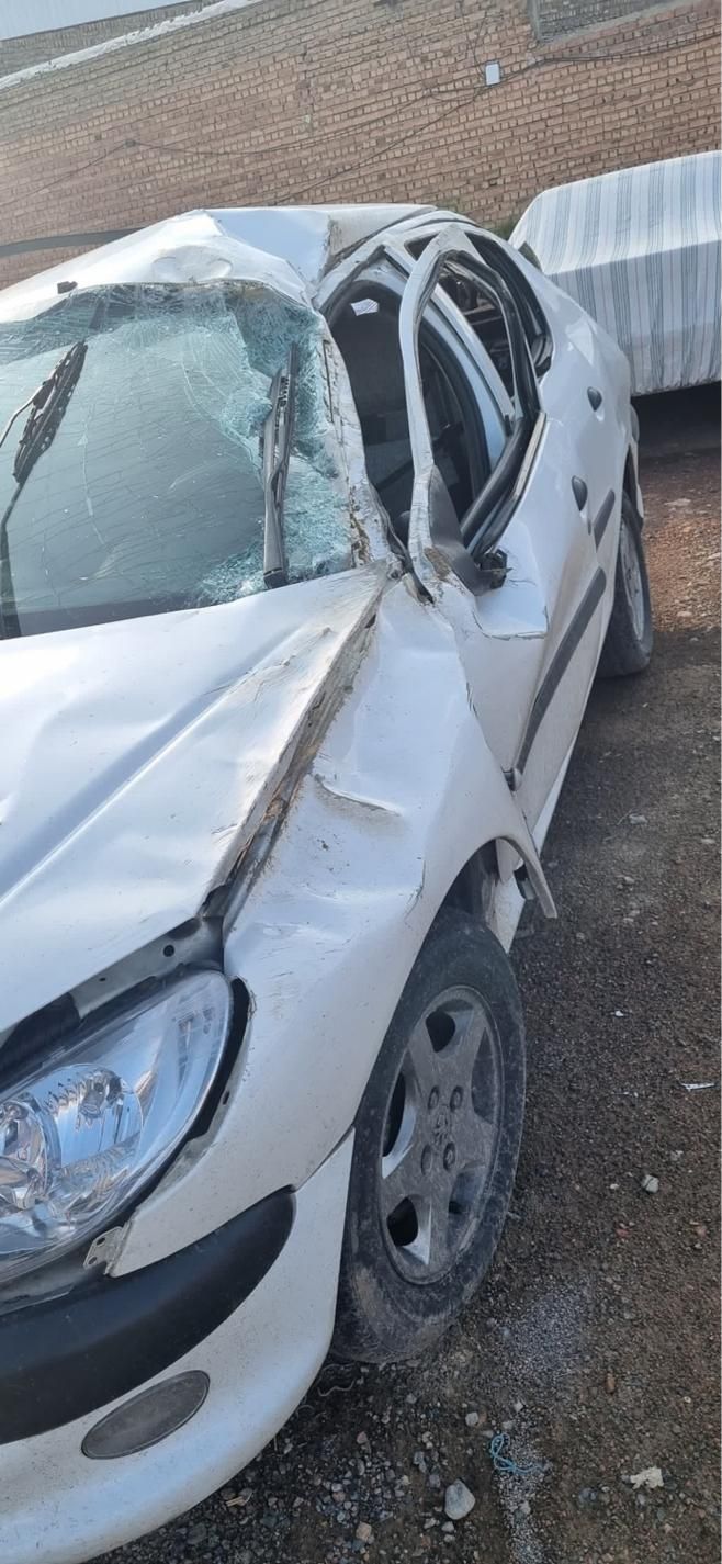 پژو ۲۰۶ صندوق دار v8 - 1391